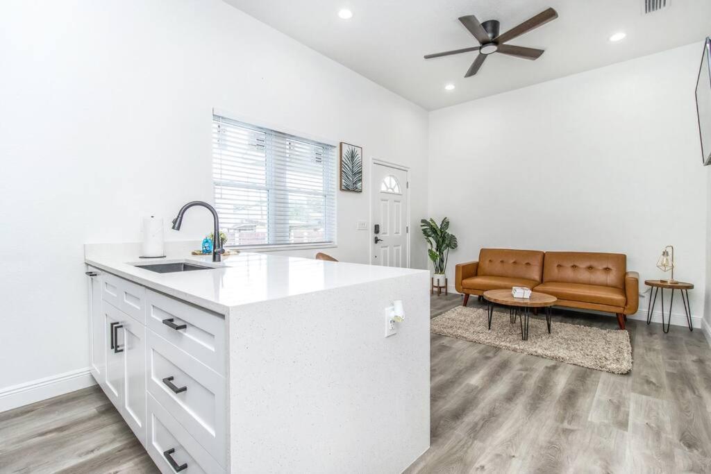 2Br Spacious House In Heart Of West Τάμπα Εξωτερικό φωτογραφία
